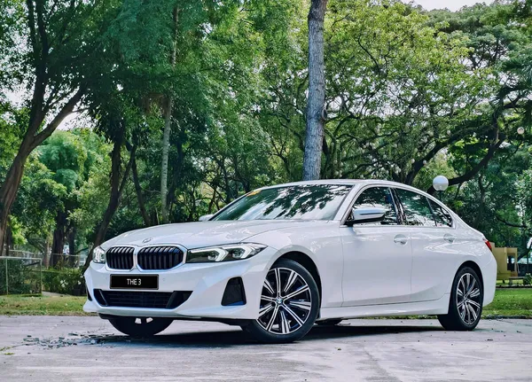 BMW 3 Series 318i Front