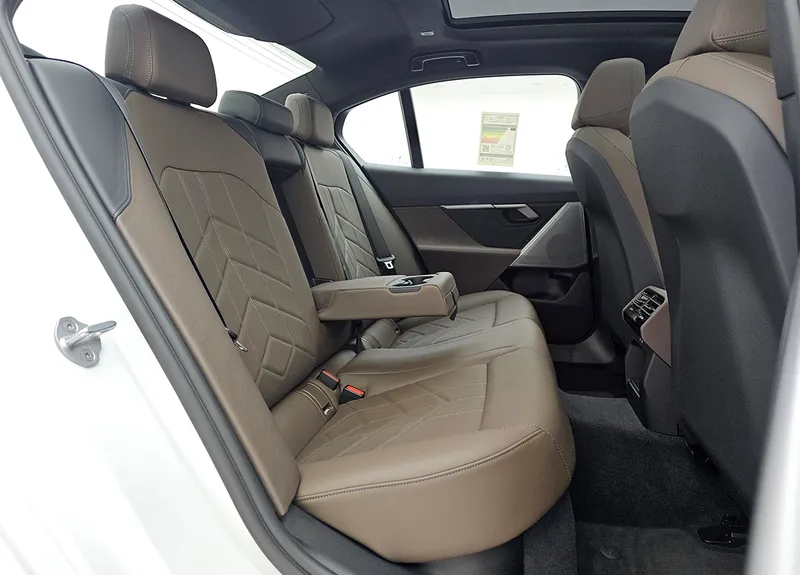 WBA11 FJ01 SCT42753 11