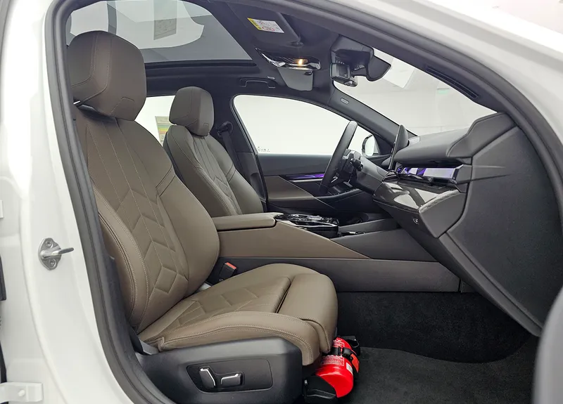 WBA11 FJ01 SCT42753 12