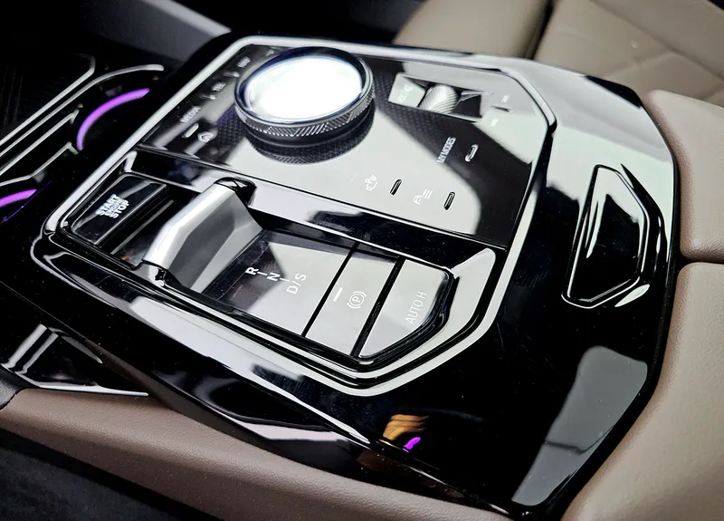 WBA11 FJ01 SCT42753 17