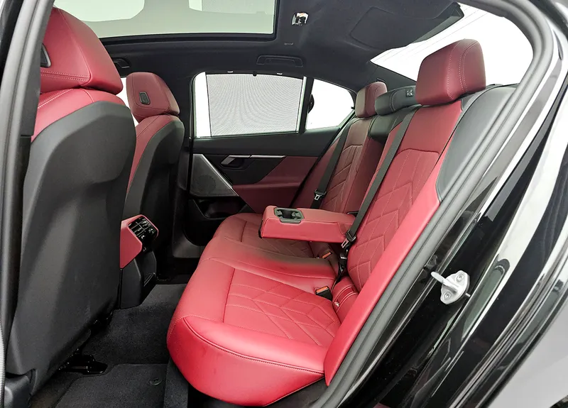 WBA11 FJ08 TCV13287 10